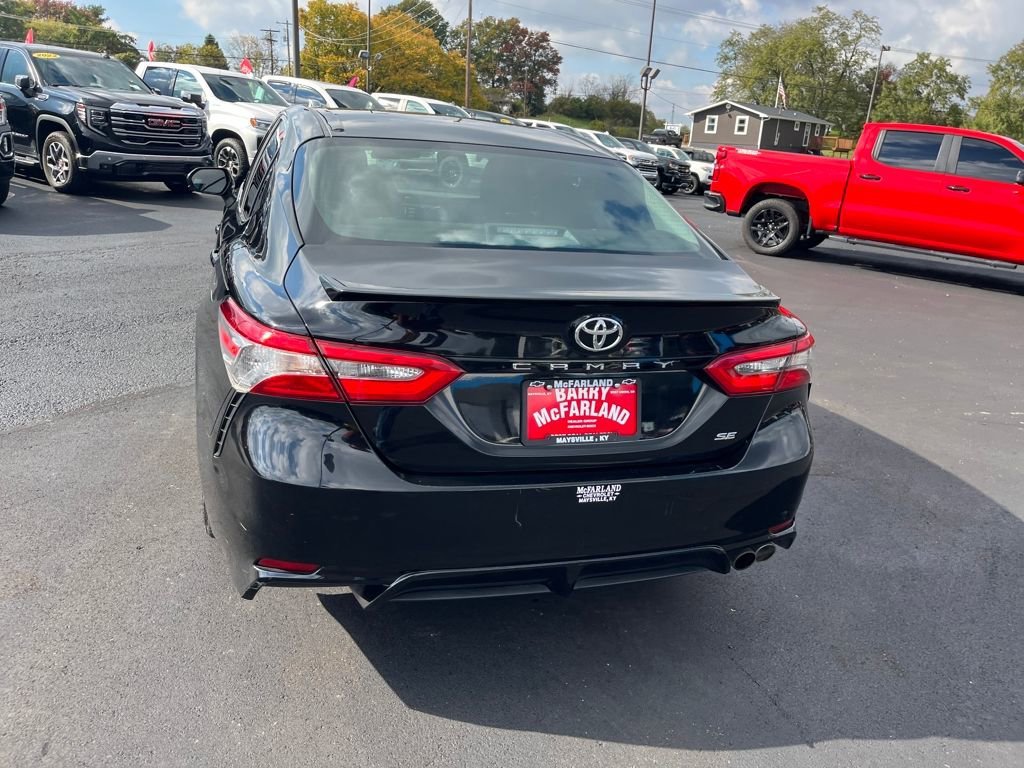 2018 Toyota Camry SE photo 4