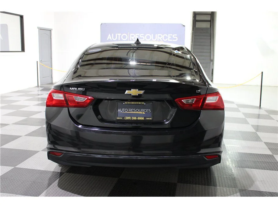Used 2023 Mosaic Black Metallic Chevrolet LT image 5