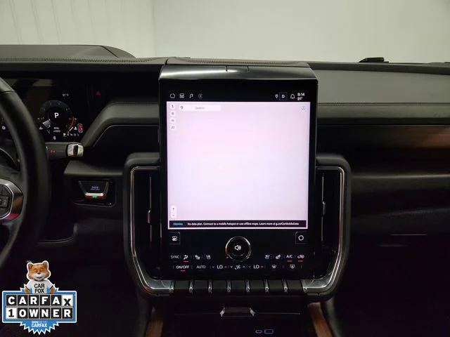 Used 2025 Silver GMC Denali image 23