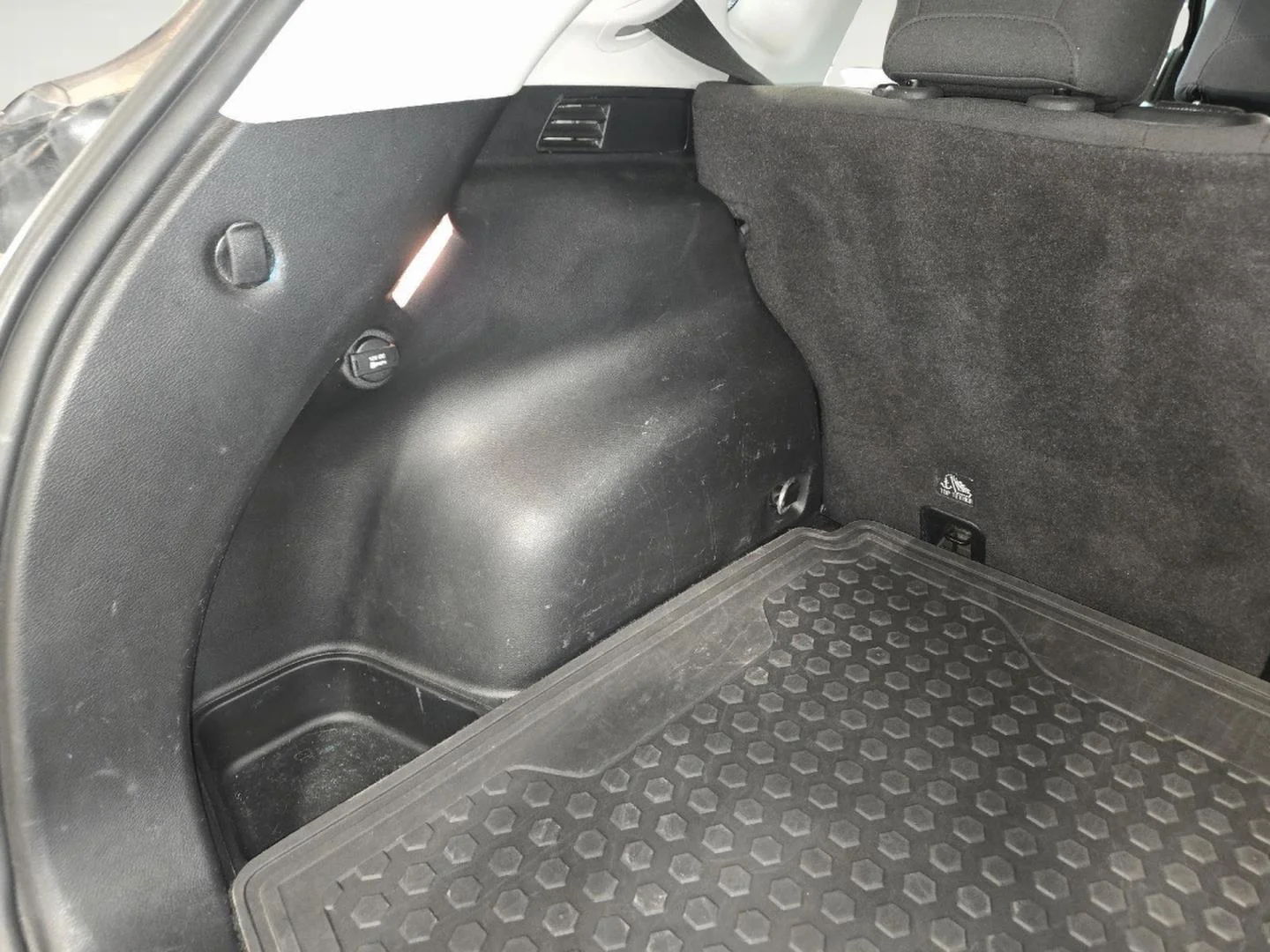 Used 2018 BLACK JEEP SPORT image 39