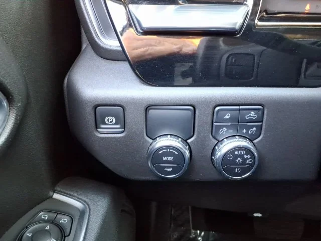 Used 2025 Onyx Black GMC SLT image 18
