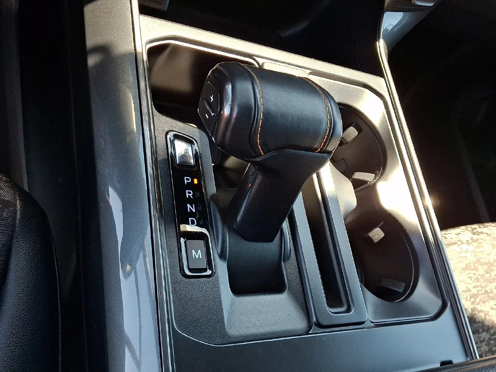 Used 2022  Ford XL image 22