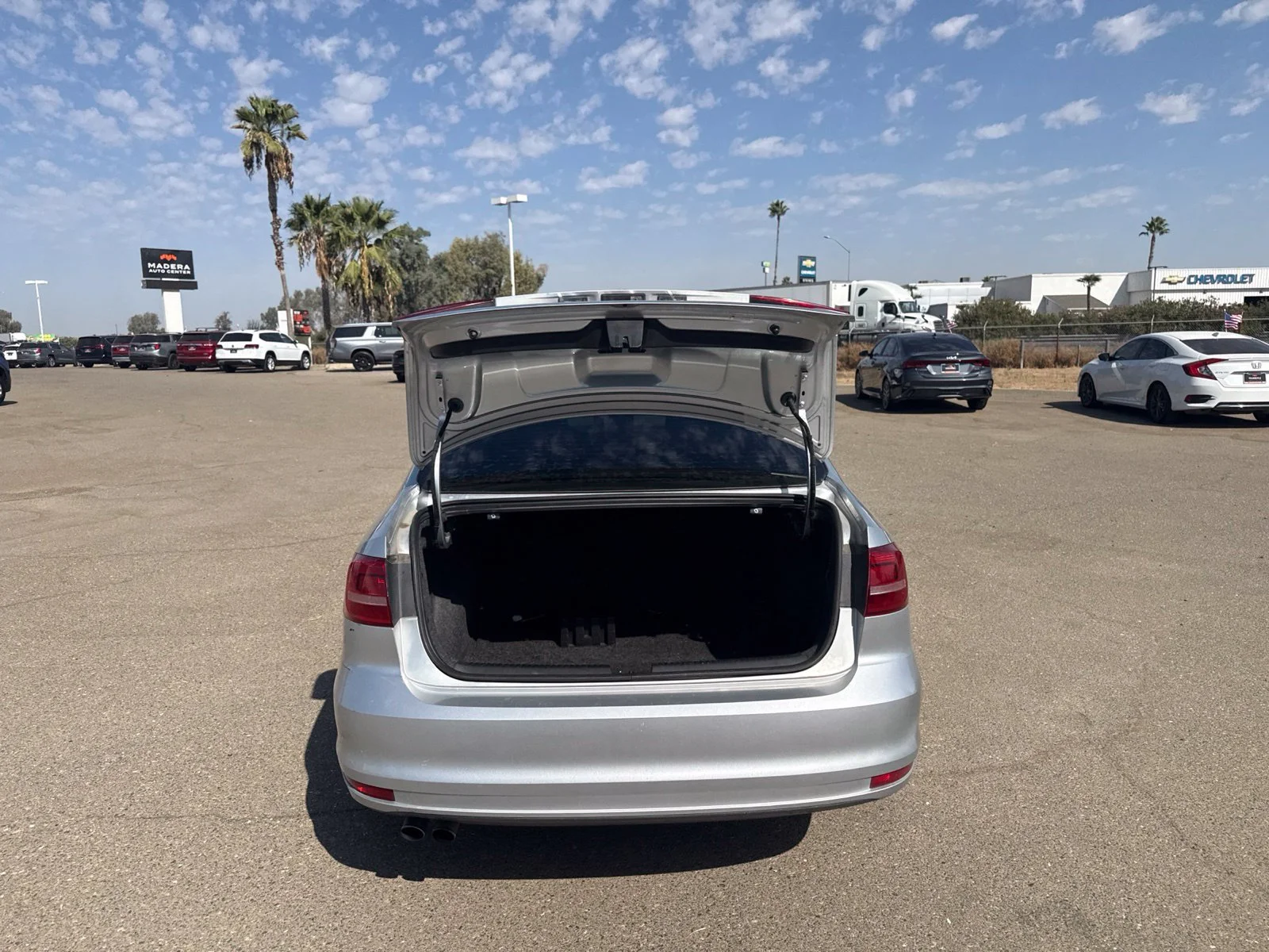 Used 2015  Volkswagen 1.8T SE image 24