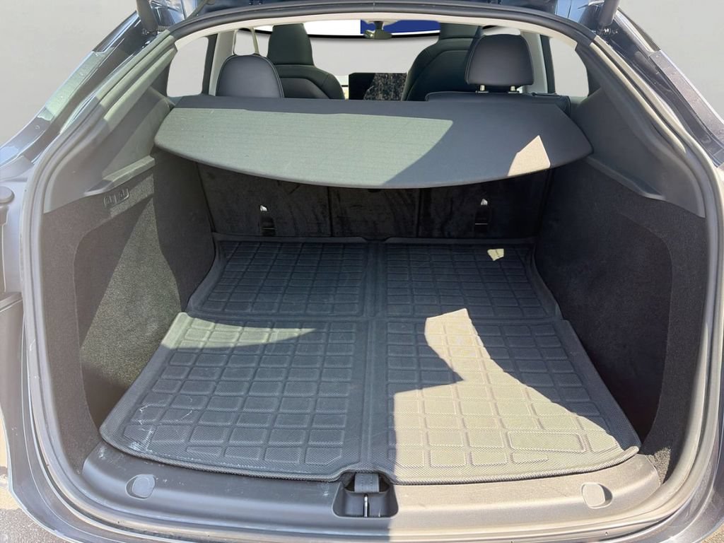 Used 2024  Tesla Long Range image 7