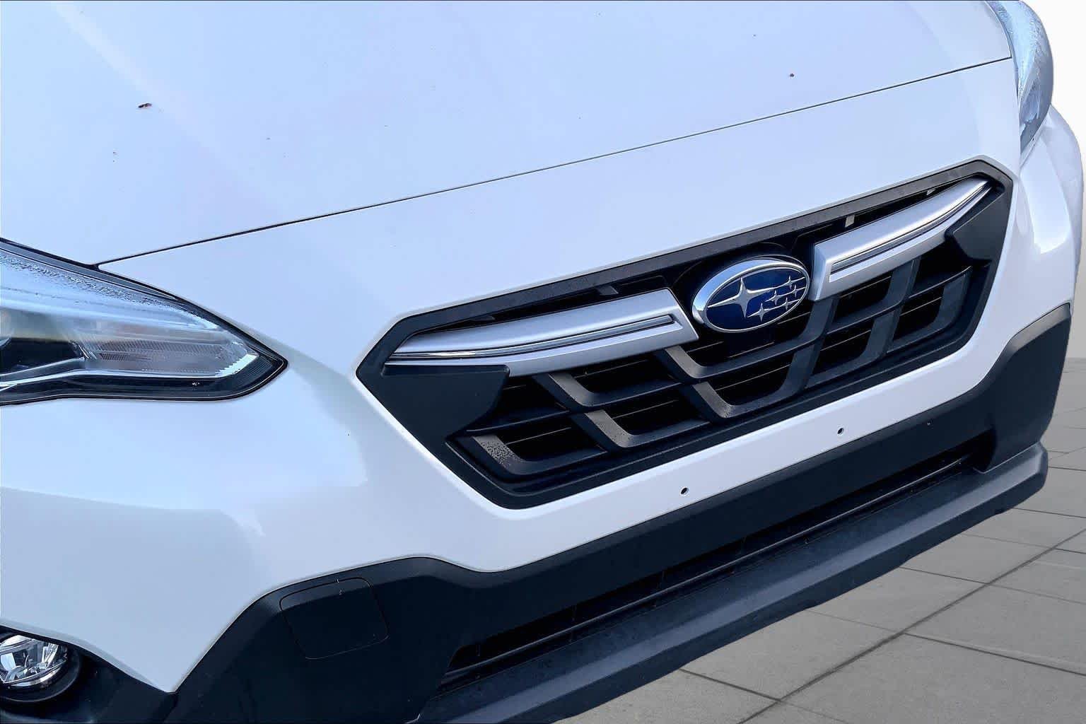 Used 2022 Crystal White Pearl Subaru Limited image 29