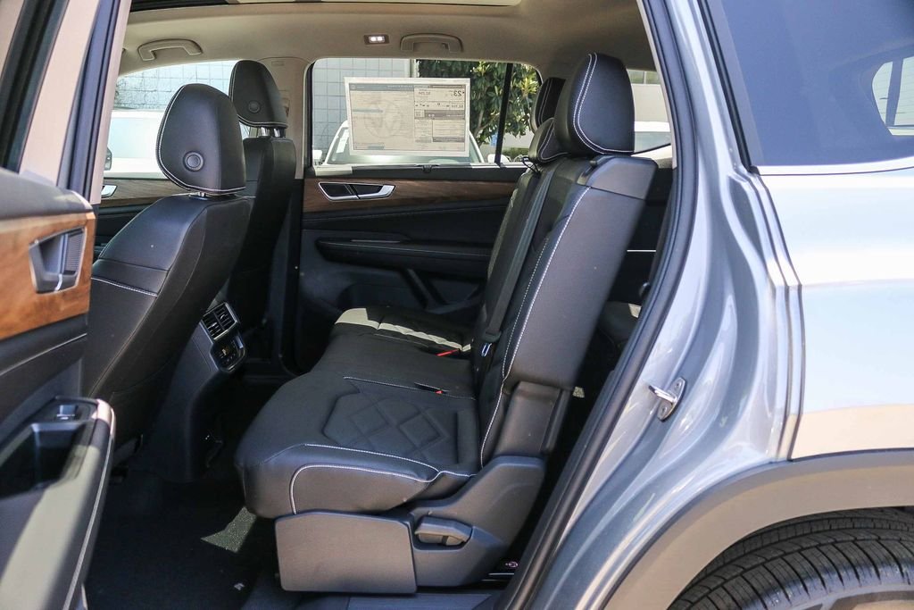 New 2026 Silver Volkswagen 2.0T SE w/Technology image 21