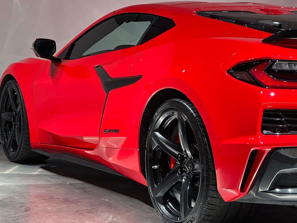 Used 2024 Red Chevrolet Z06 image 31