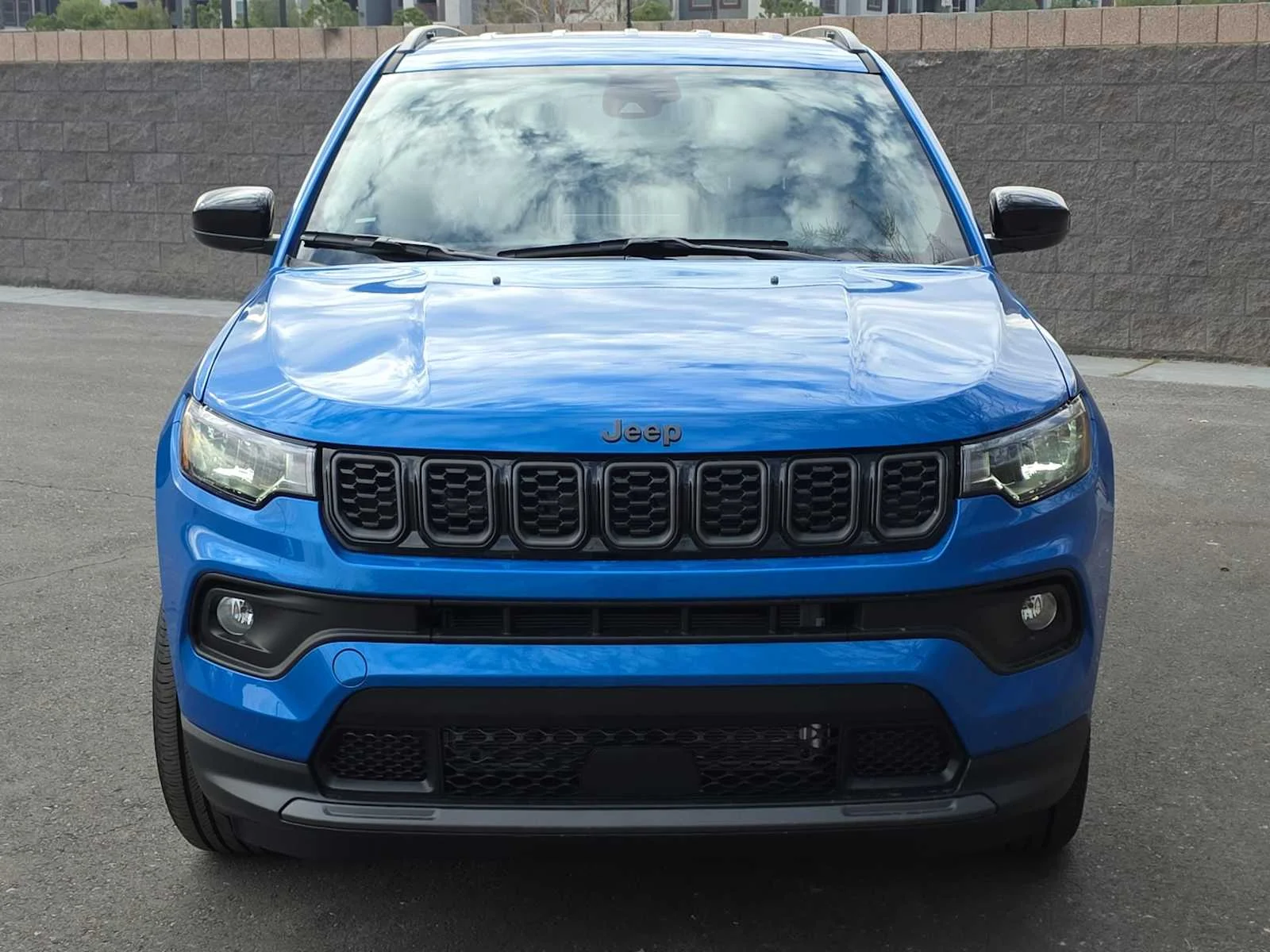 New 2026 Hydro Blue Pearl-Coat Exterior Paint Jeep Latitude image 4