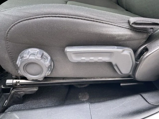 Used 2019 White Jeep Unlimited Sahara image 12