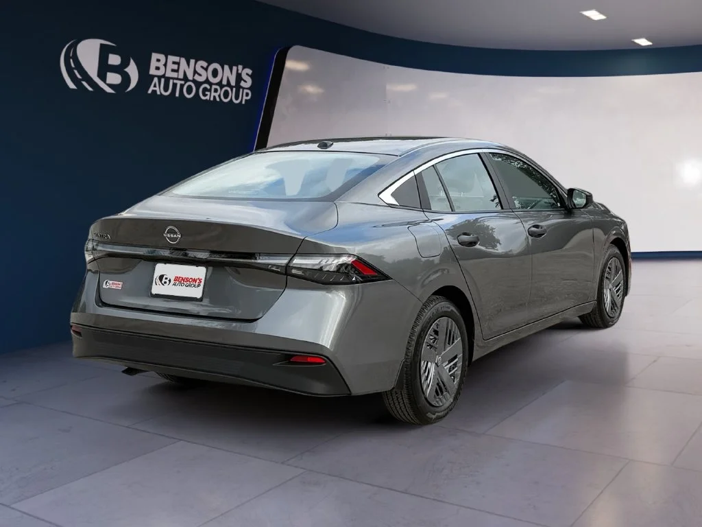 New 2027 Gray Nissan S image 5