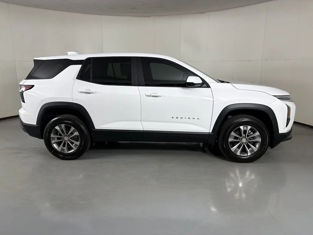 New 2027 Summit White Chevrolet LT image 11