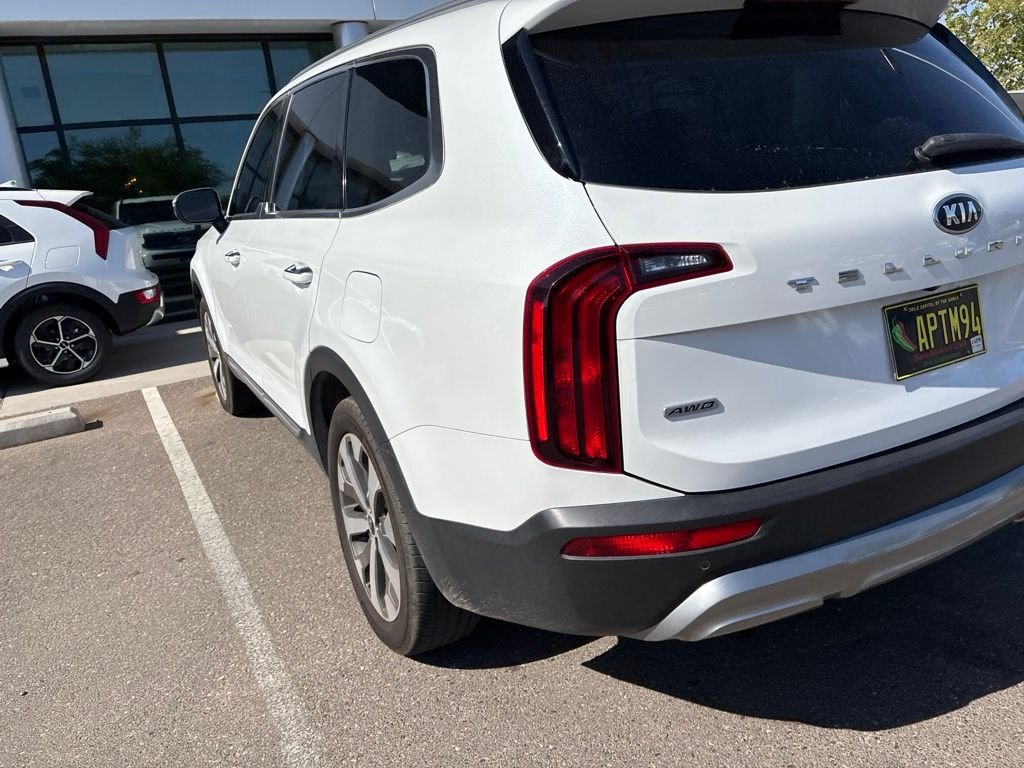 Used 2020 White Kia S image 15