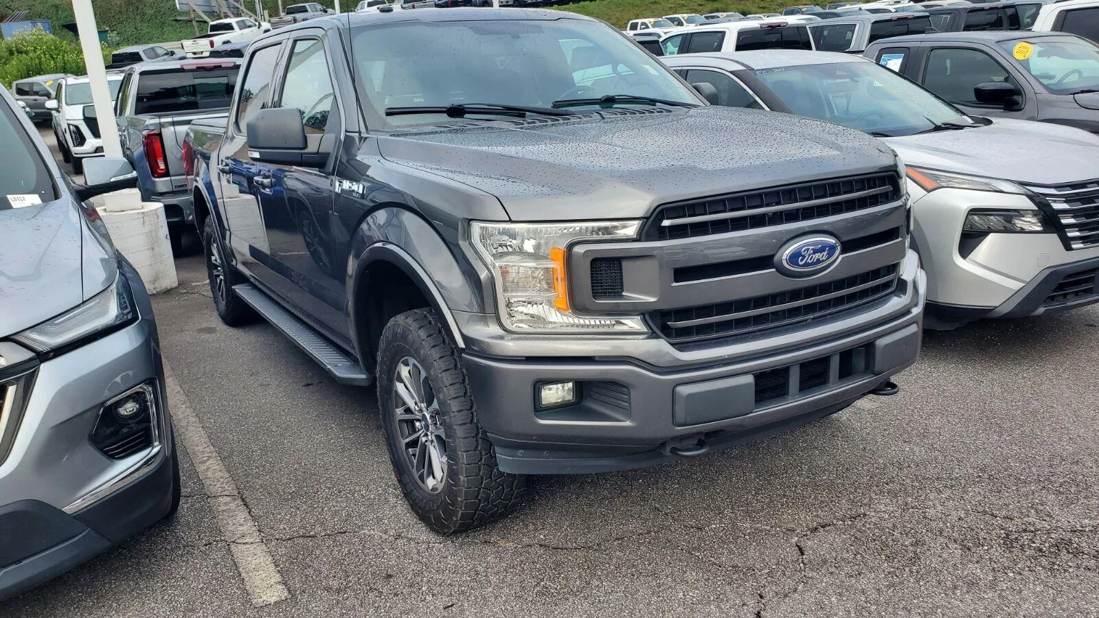 Used 2018 Magnetic Metallic Ford XL image 2