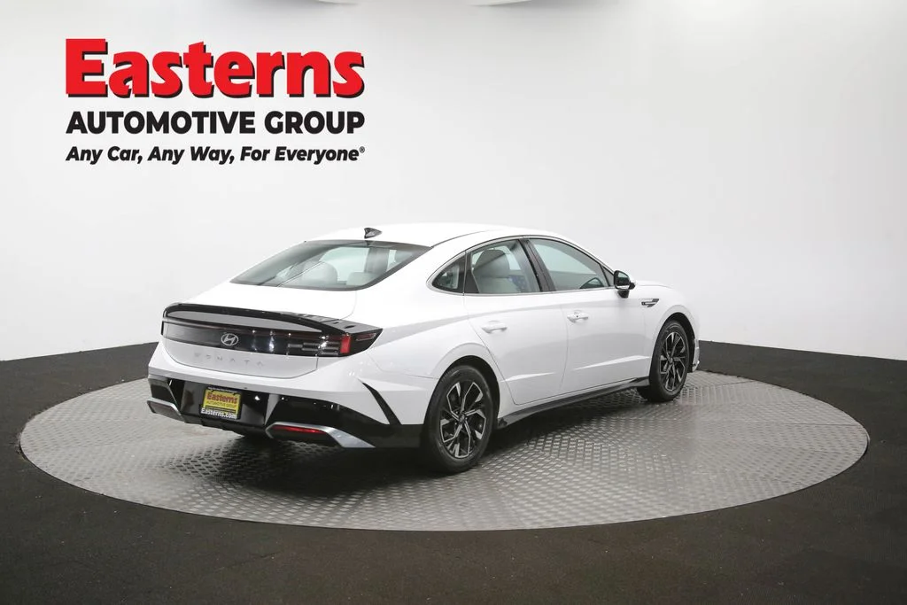 Used 2024 White Hyundai SEL image 40