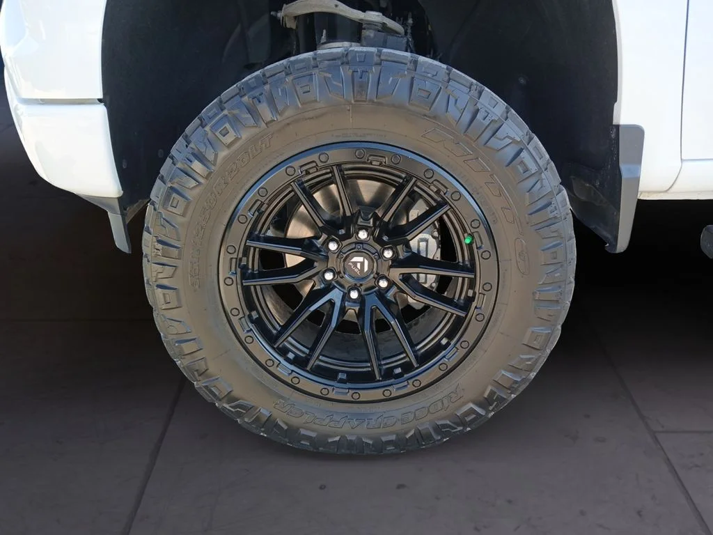 Used 2023 White Chevrolet Custom image 9