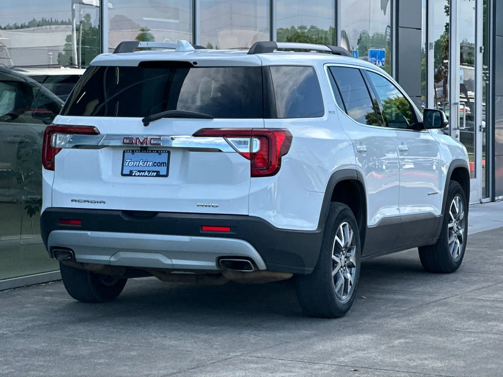 Used 2023 Summit White GMC SLT image 3
