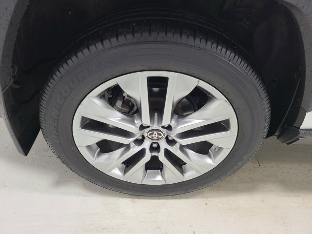 Certified Used 2024 Pearl Toyota XLE Premium image 41