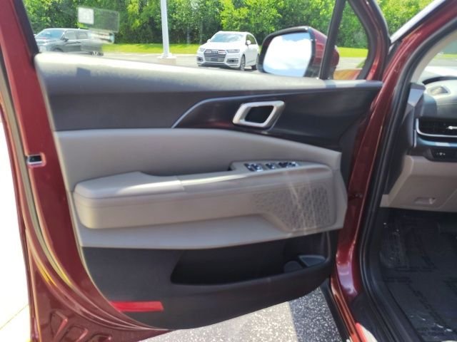 Used 2025 Red Kia LXS image 12
