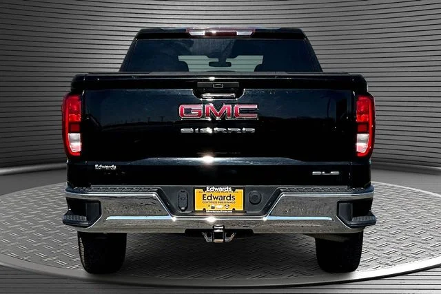 Used 2020 Black GMC SLE image 5