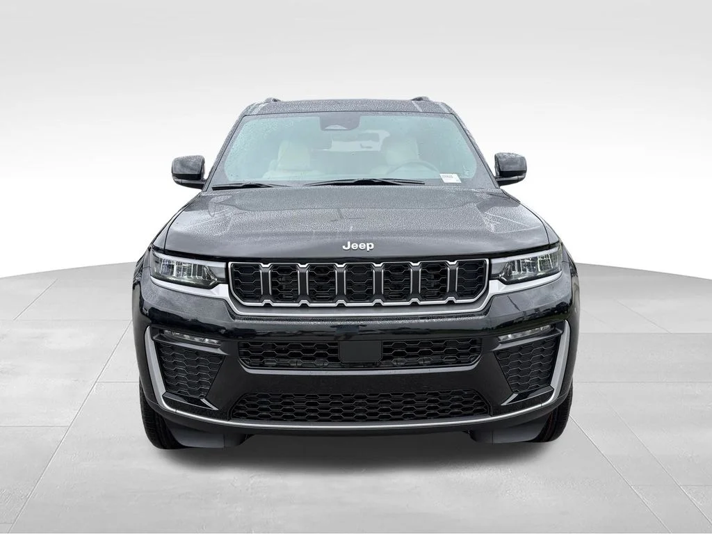 New 2026 Diamond Black Crystal Pearl-Coat Exterior Paint Jeep Limited image 25