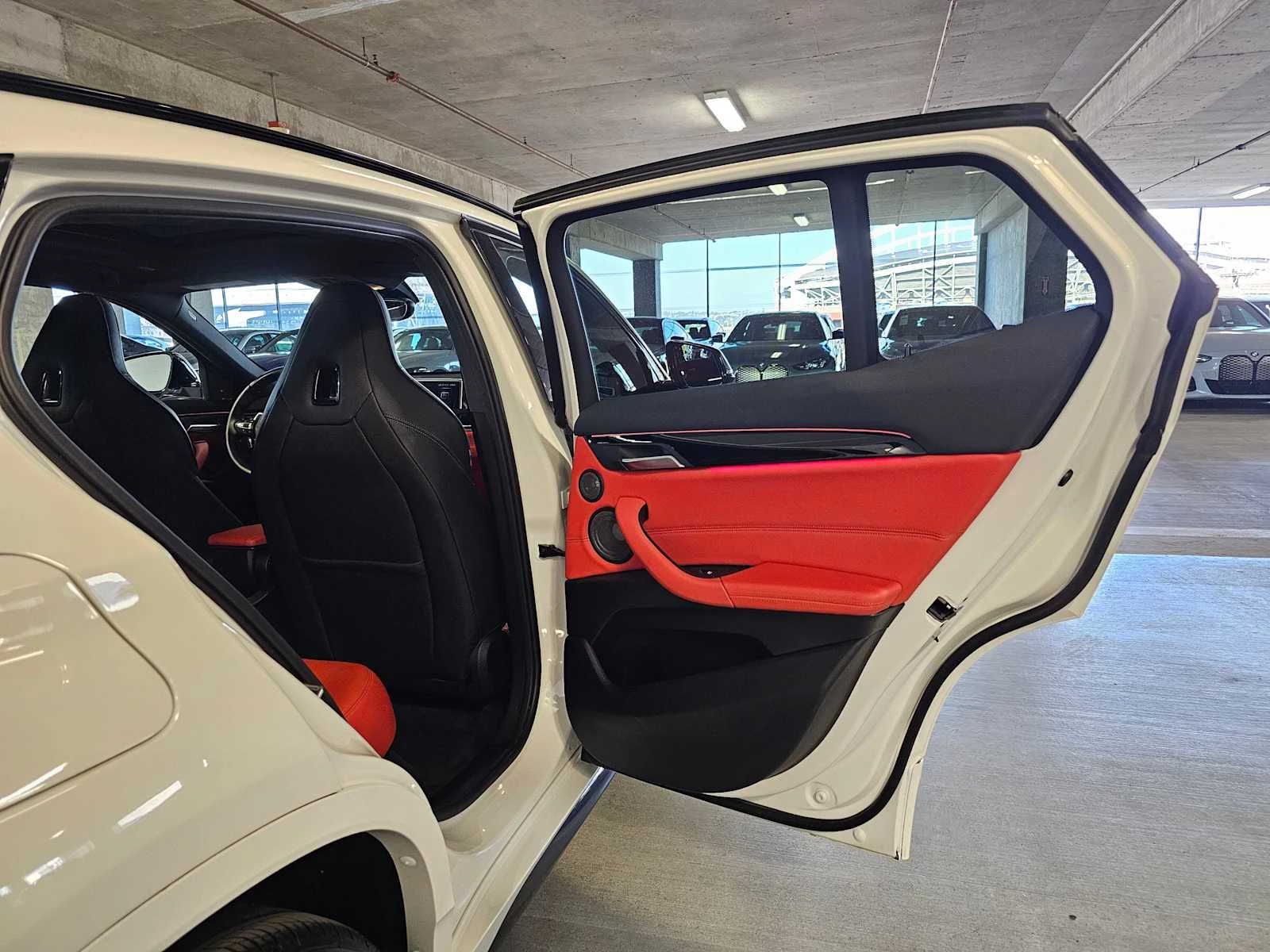 Used 2020 Alpine White BMW M35i image 28