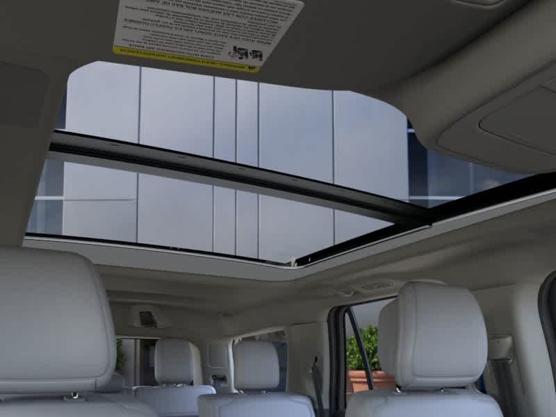 New 2026 Star White Metallic Tri-Coat Ford Platinum® image 22