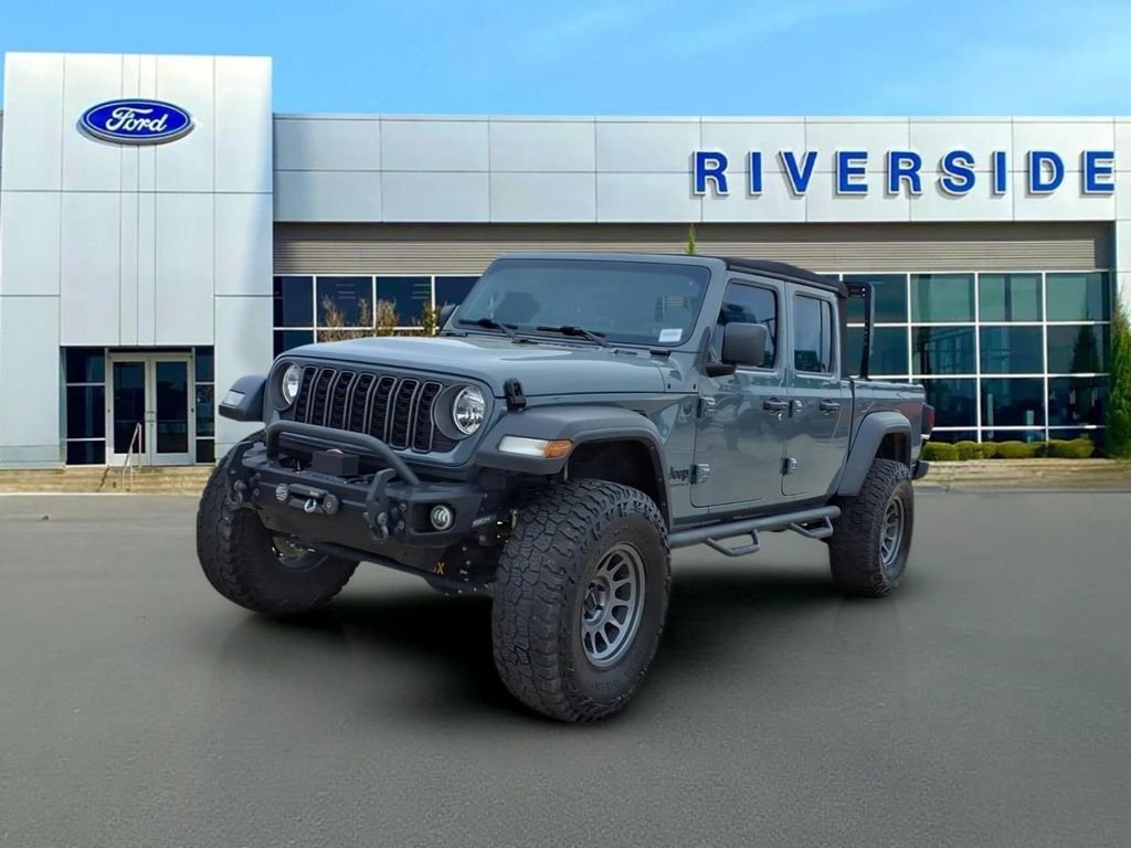 Used 2024 Anvil Clearcoat Jeep Sport image 3