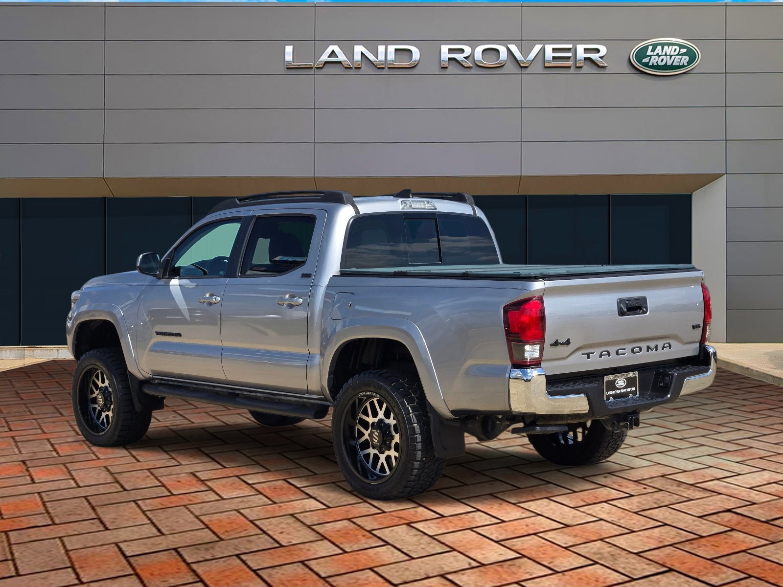 Used 2019 Magnetic Gray Metallic Toyota SR5 image 6