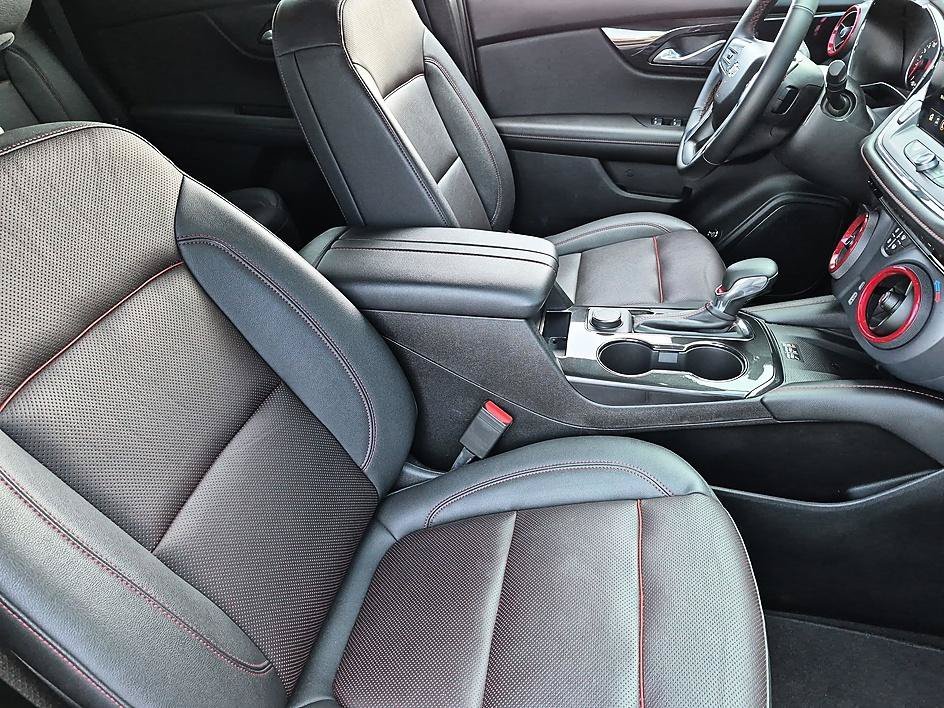 Used 2025 Black Chevrolet RS image 34