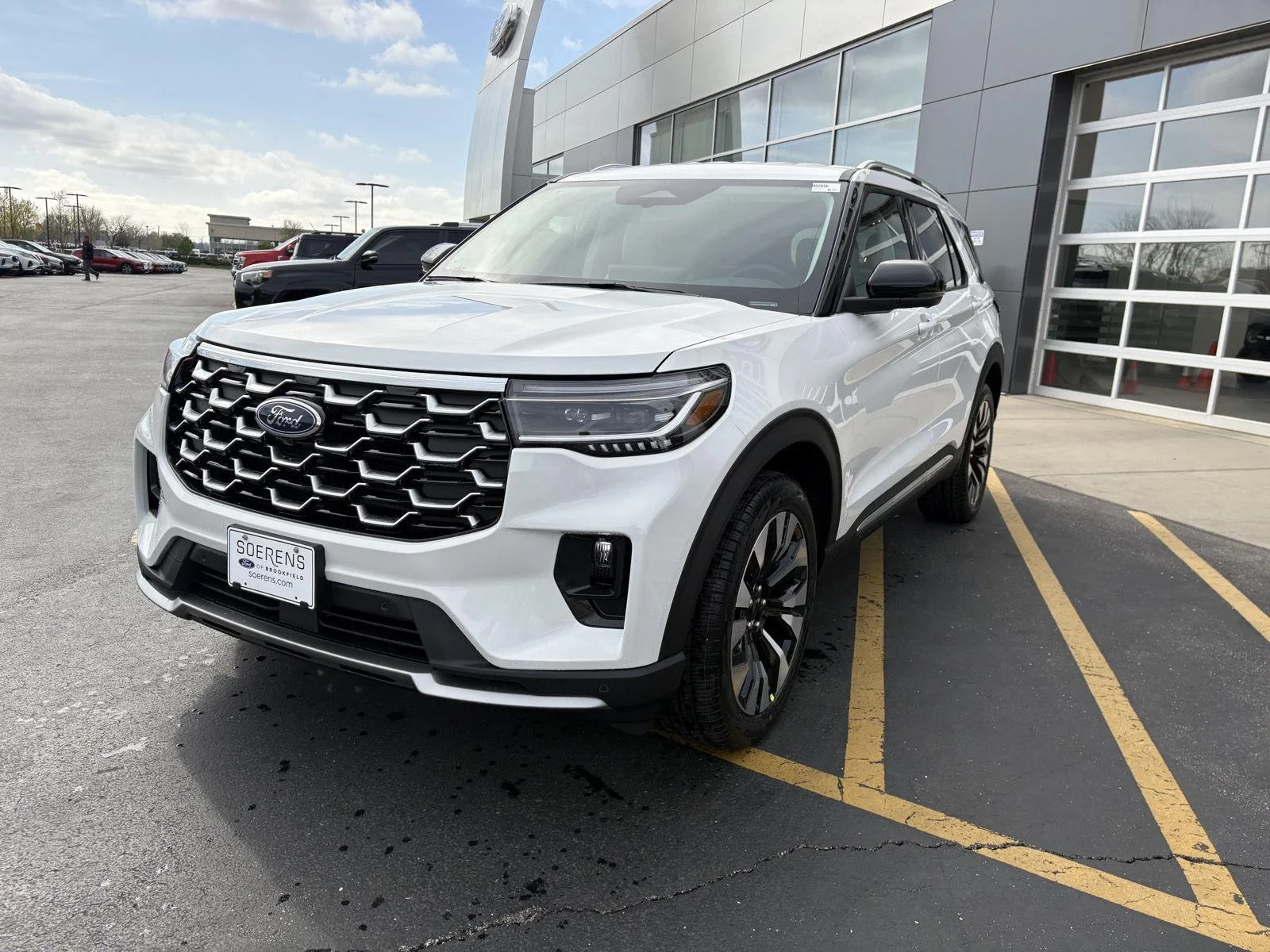 New 2026 Star White Metallic Tri-Coat Ford Platinum™ image 3