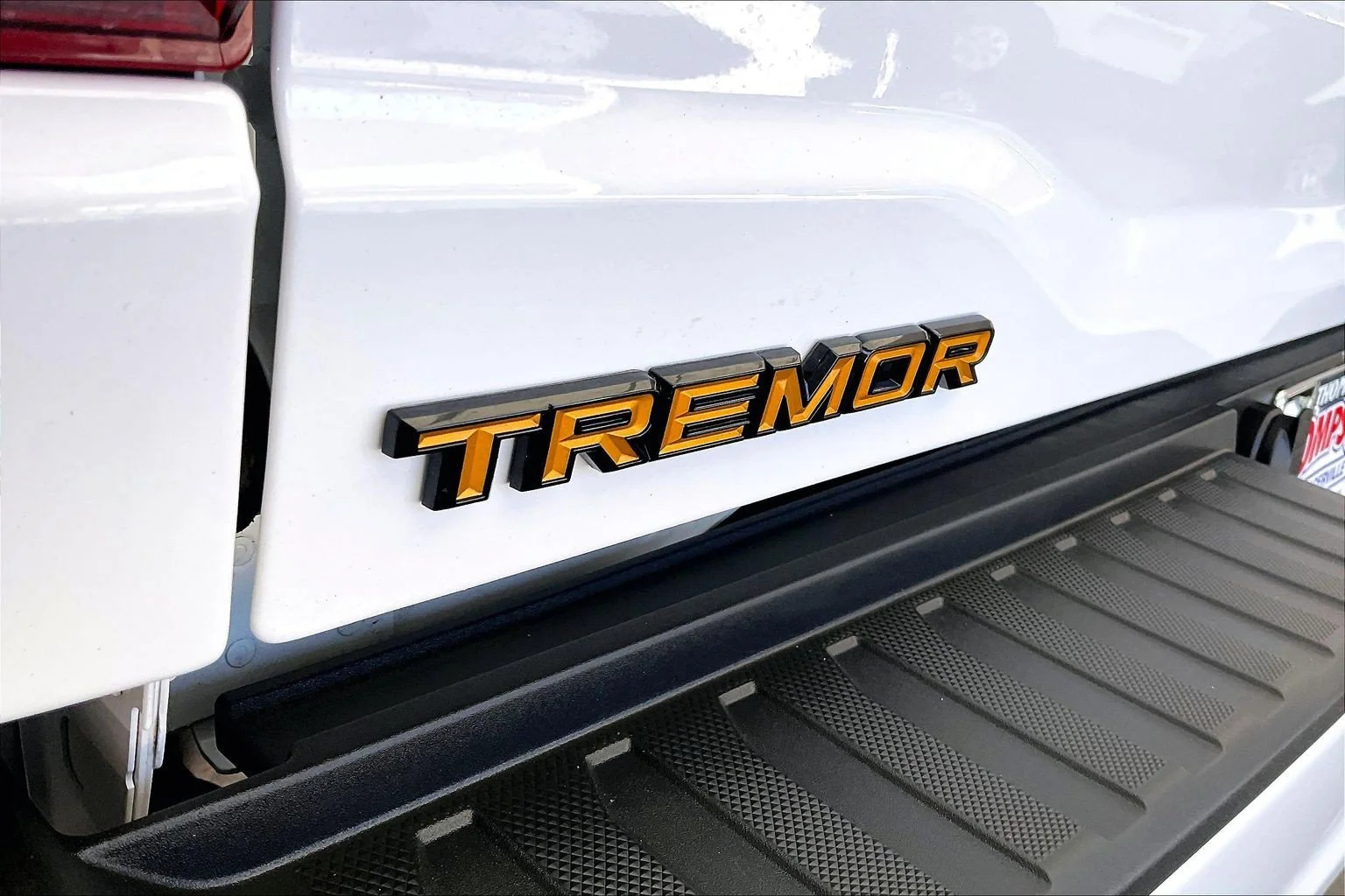 Used 2025 Oxford White Ford Tremor image 31