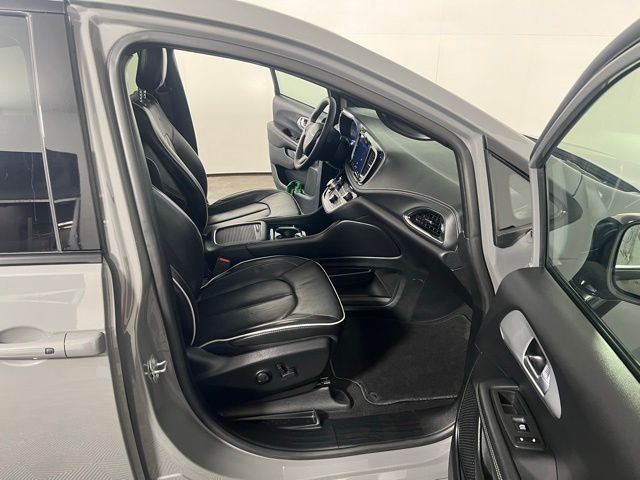 Certified Used 2025 White Chrysler Limited image 33