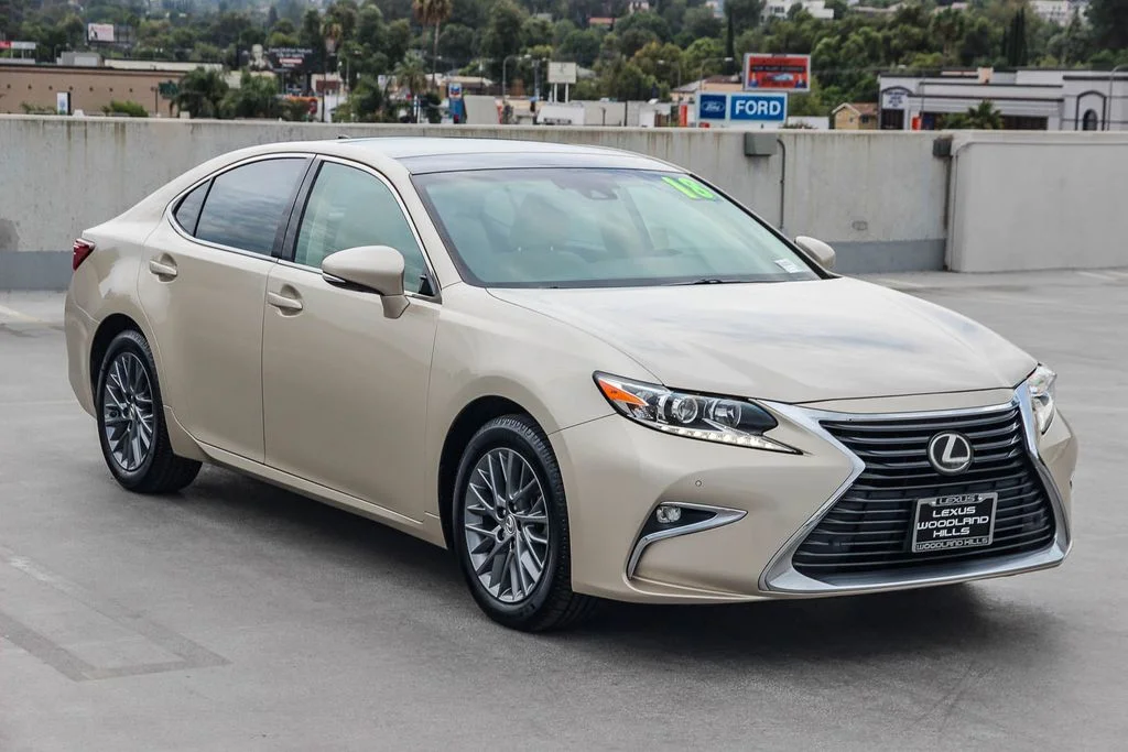 Used 2018 Beige Lexus 350 image 3