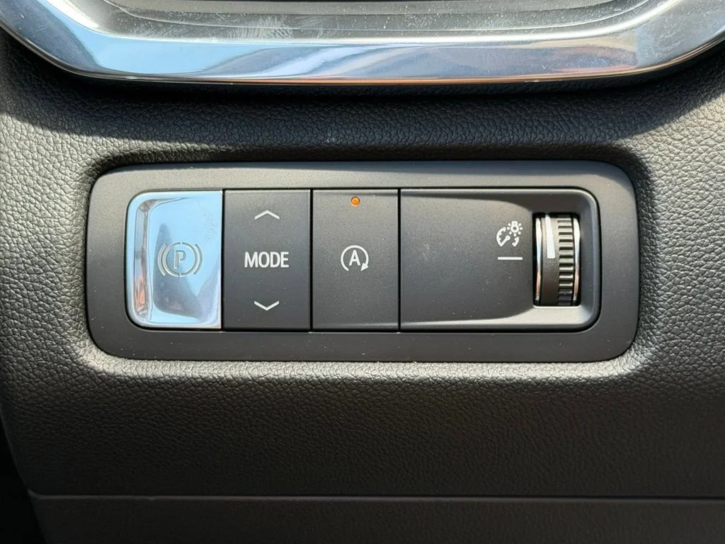 2026 GMC Acadia Denali - Photo 9