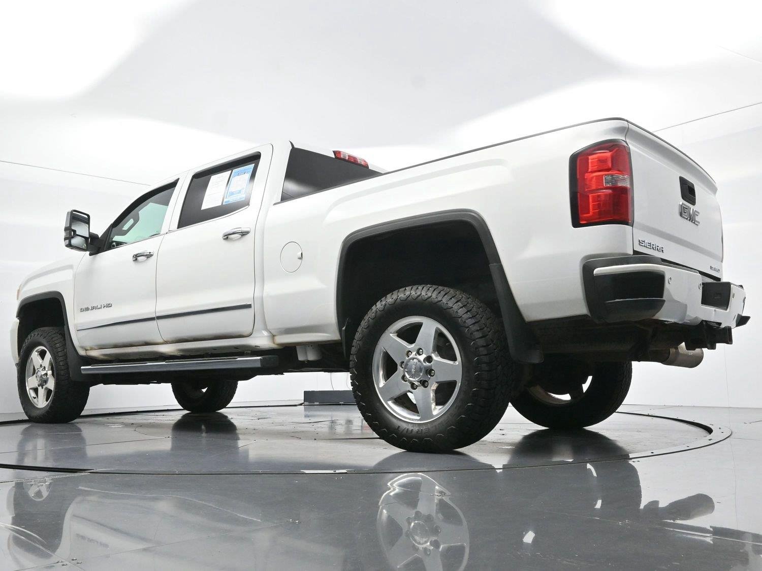 Used 2015 Summit White GMC Denali image 45