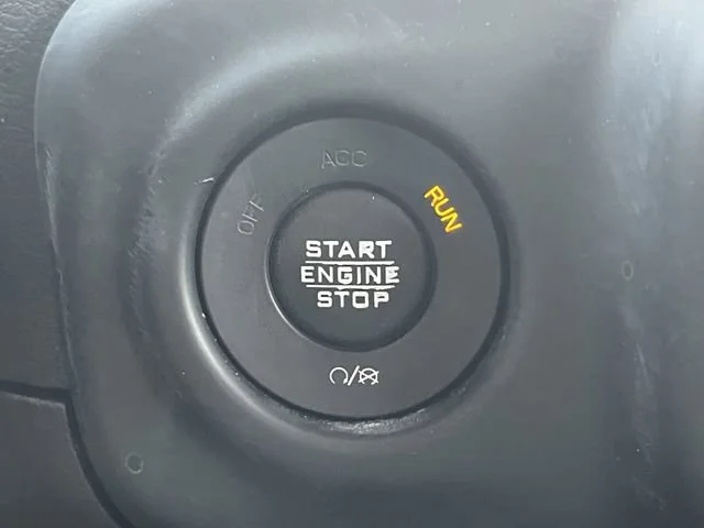 Used 2019  Jeep Sport S image 29