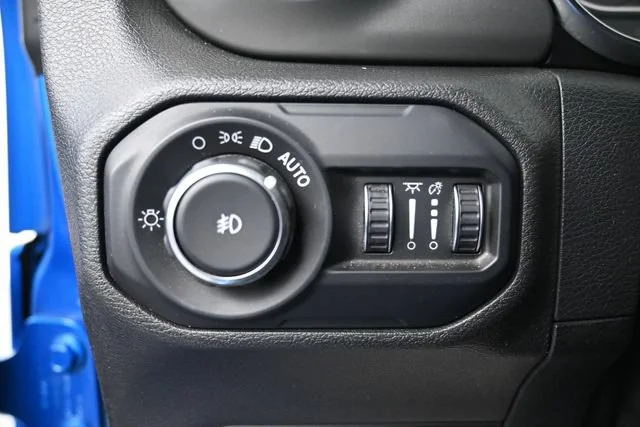 Used 2021 Hydro Blue Pearlc Jeep Sport S image 12