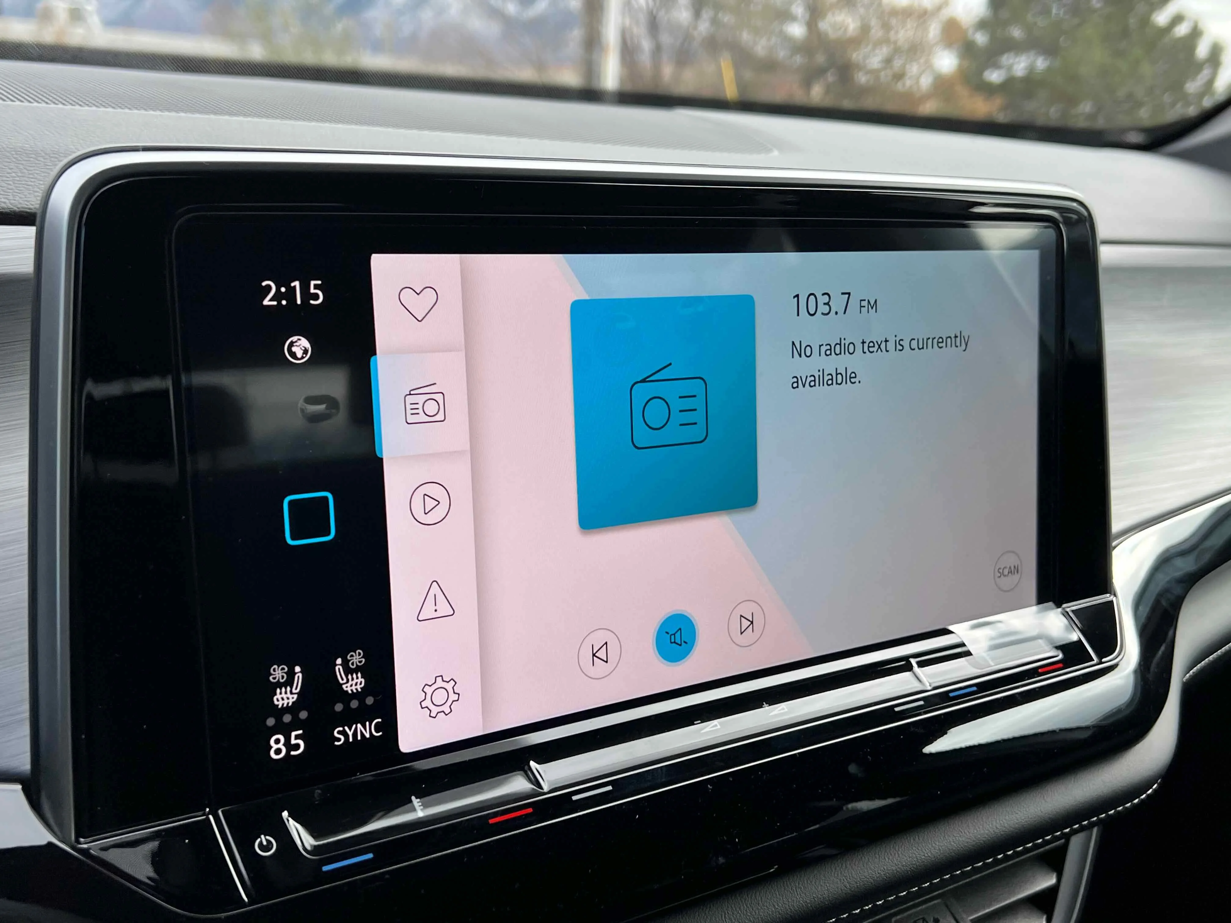 New 2026 Silver Mist Volkswagen 2.0T SE w/Technology image 24