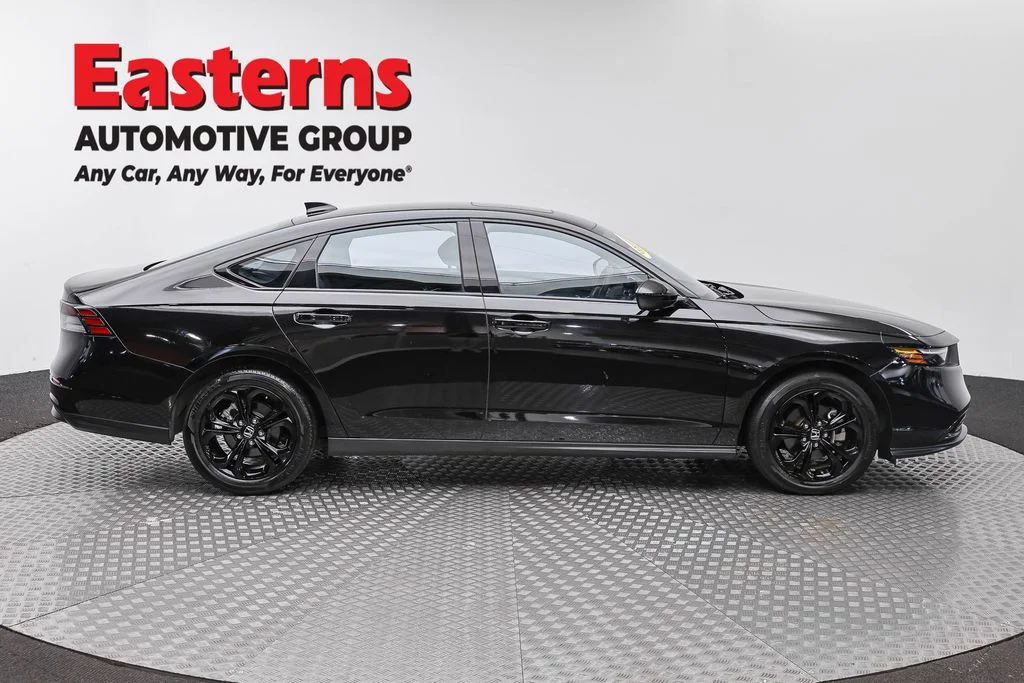 Used 2025 Black Honda SE image 4