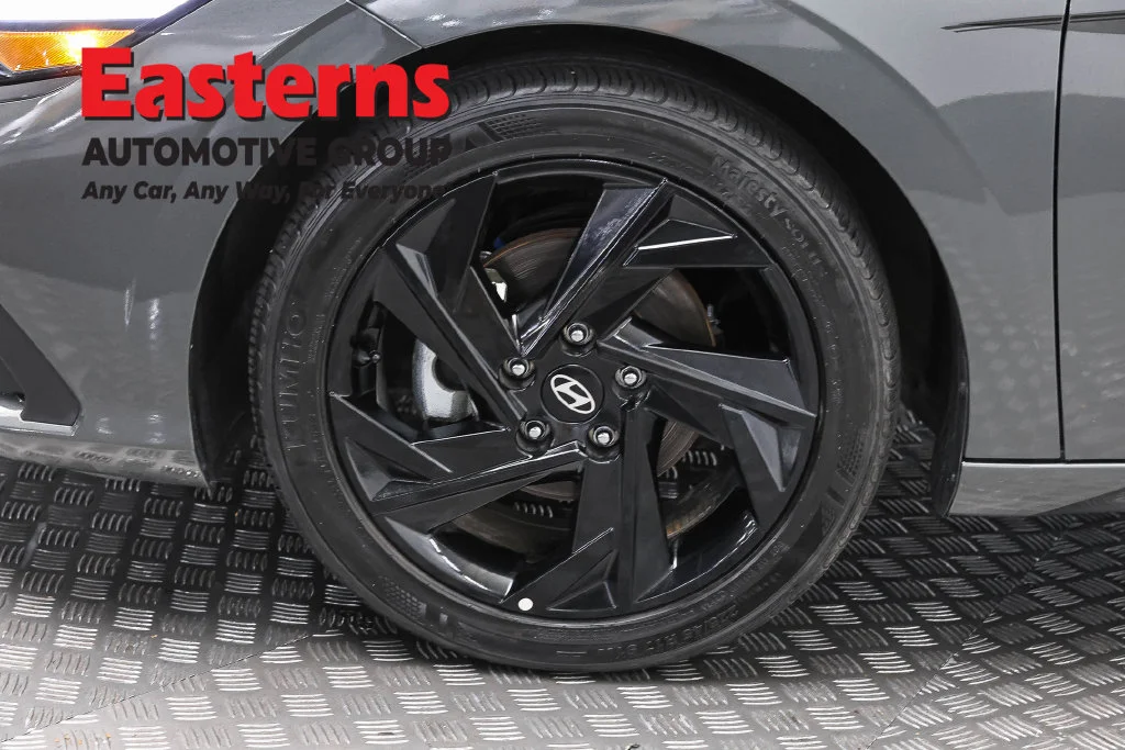 Used 2026 Gray Hyundai SEL Sport image 31