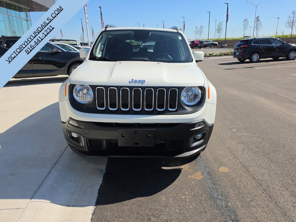 Used 2018 White Jeep Latitude image 5