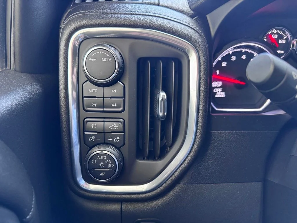 Used 2021 White Chevrolet RST image 18