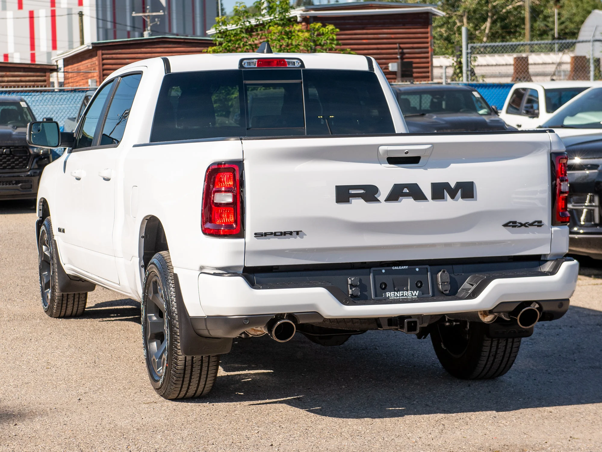 New 2026 White RAM Sport* Crew Cab 4x4, Panoramic Sunroof, Heated Seats/Wheel, Nav image 4