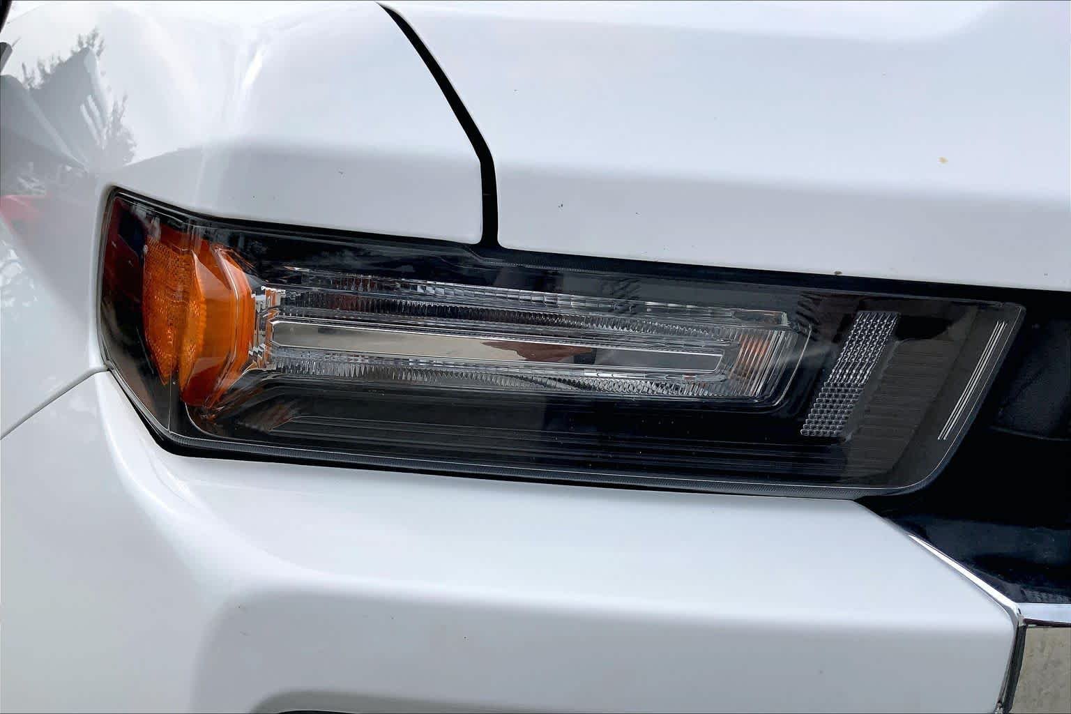 Used 2024 Summit White Chevrolet LT image 27