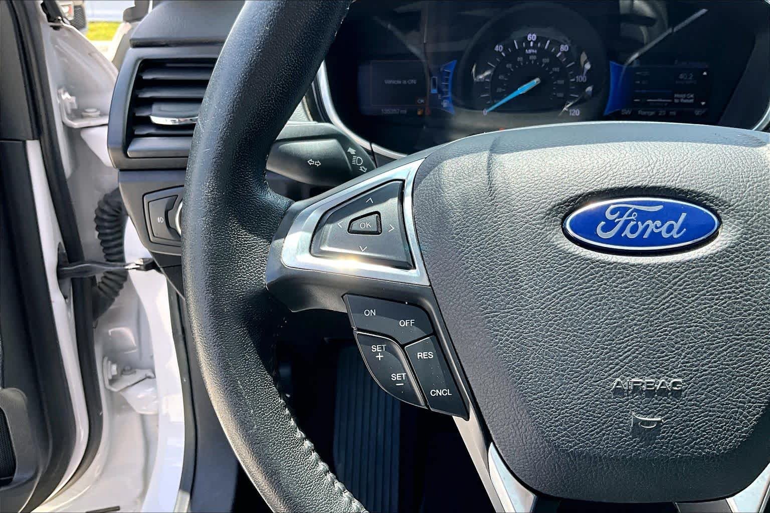 Used 2017 White Platinum Metallic Tri-Coat Ford Titanium image 23