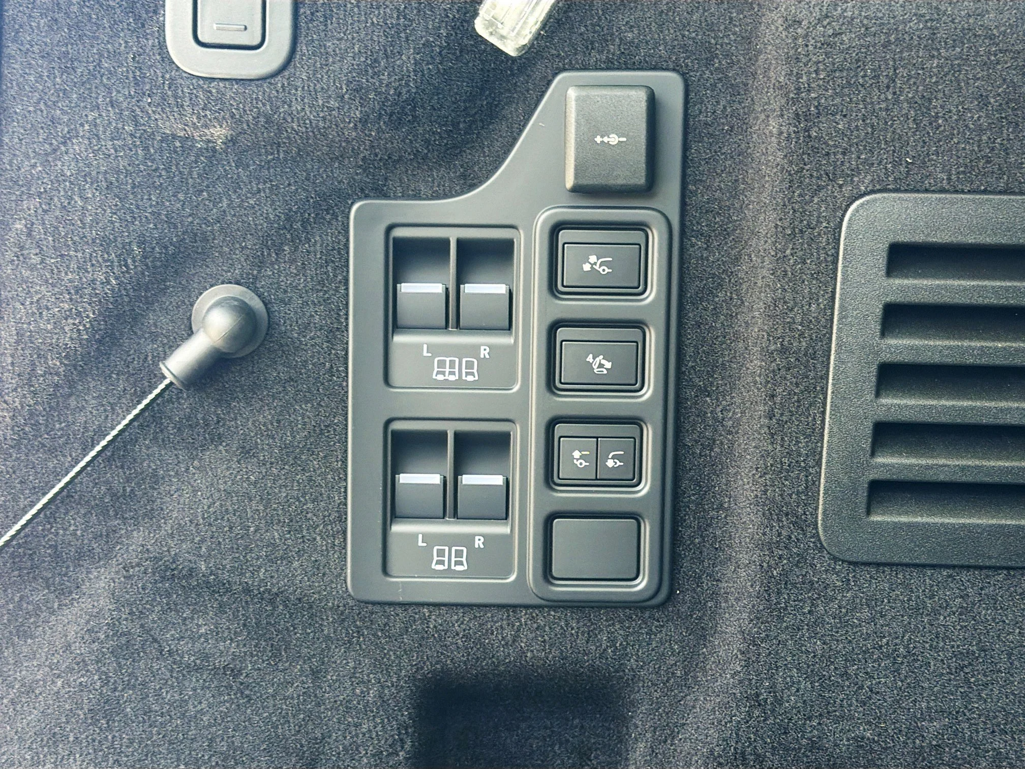 New 2026 Carpathian Grey Land Rover Tempest Edition image 13
