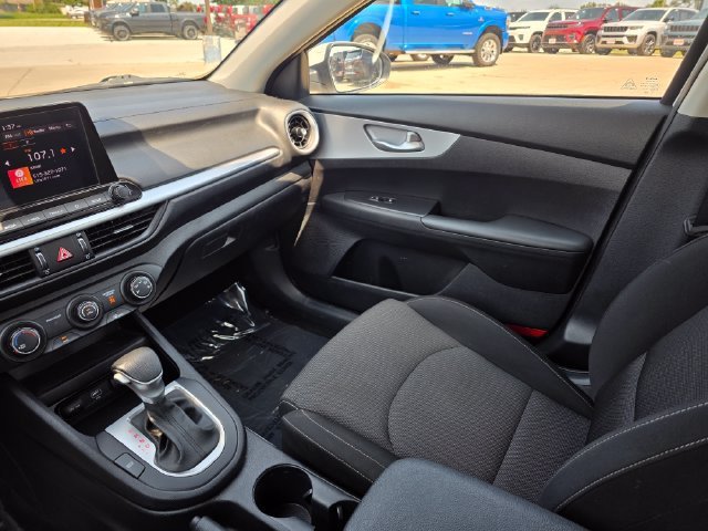 Used 2024 Snow White Pearl Kia LXS image 29
