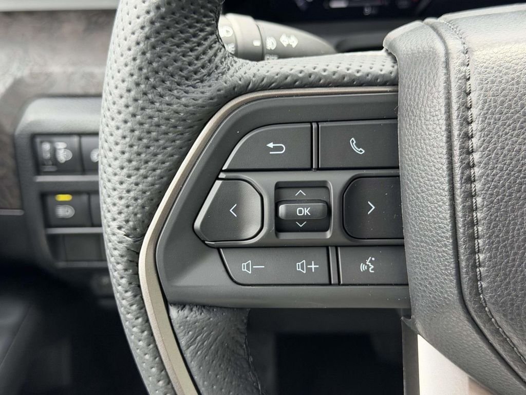 2026 Toyota Tacoma Limited - Photo 8