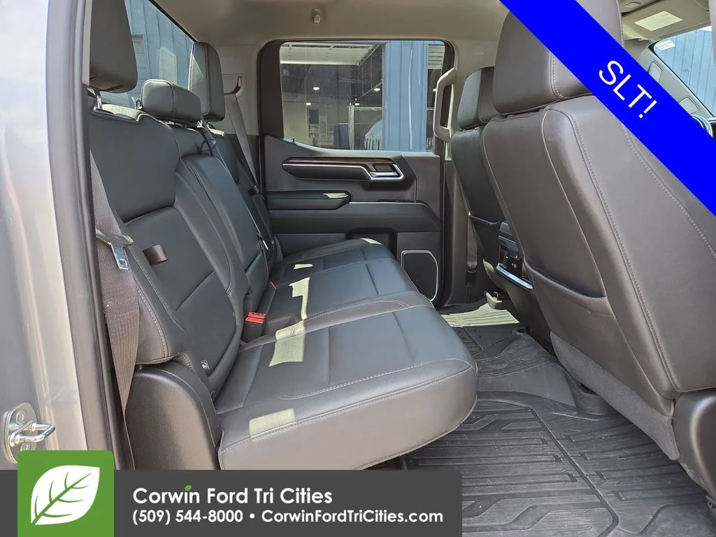 Used 2023  GMC SLT image 36