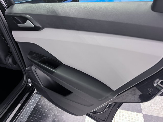 2022 Taos 1.5T SE Black · photo 14